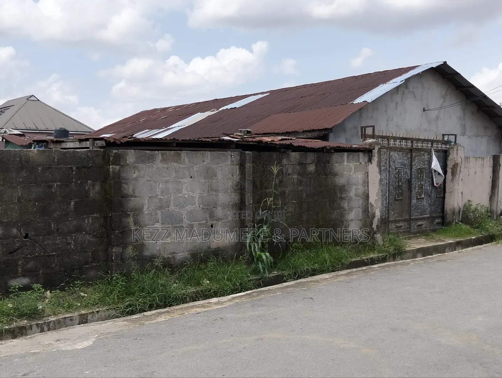 10bdrm Bungalow in Ehi Road , Aba ,Abia for sale