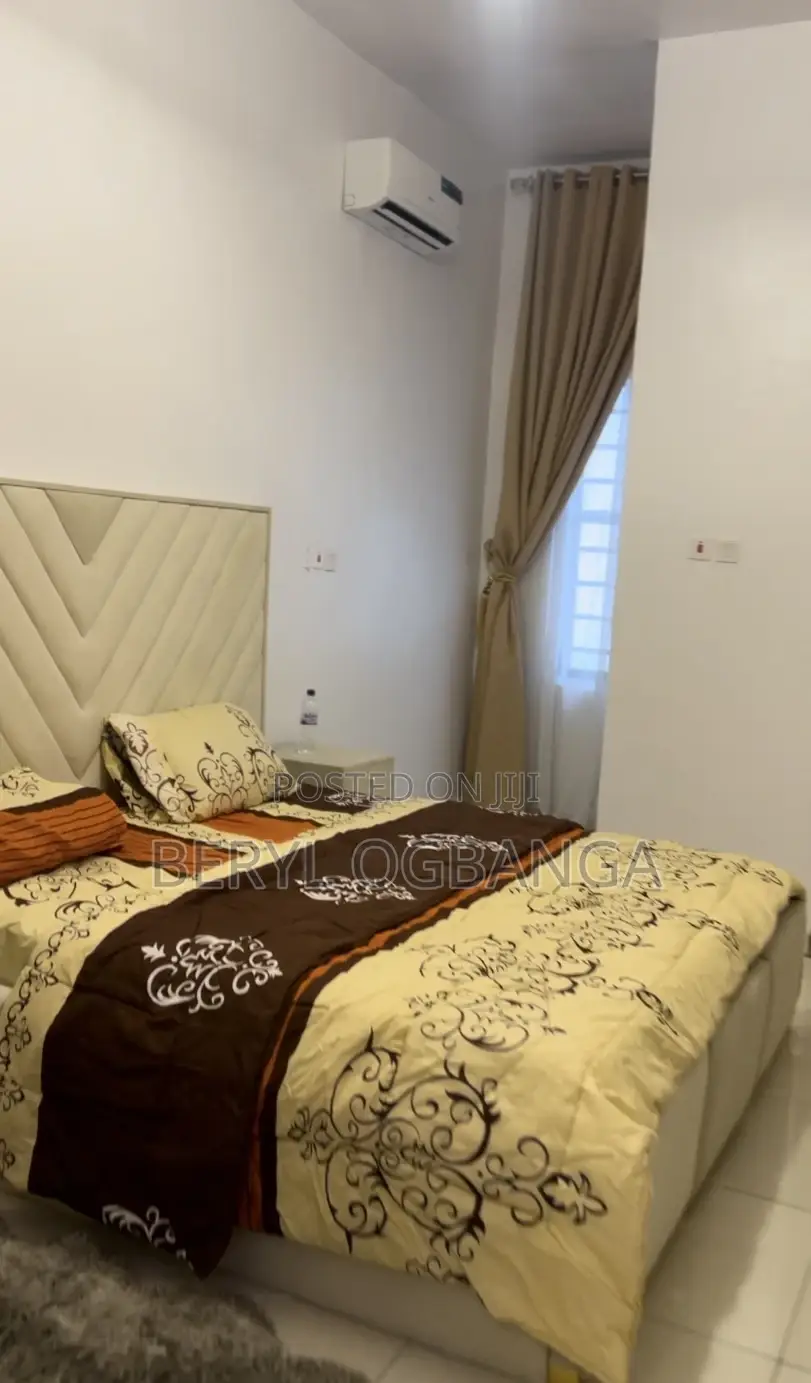 Weekly Room Per Week With 24hrs Light,Wi-Fi and Pool