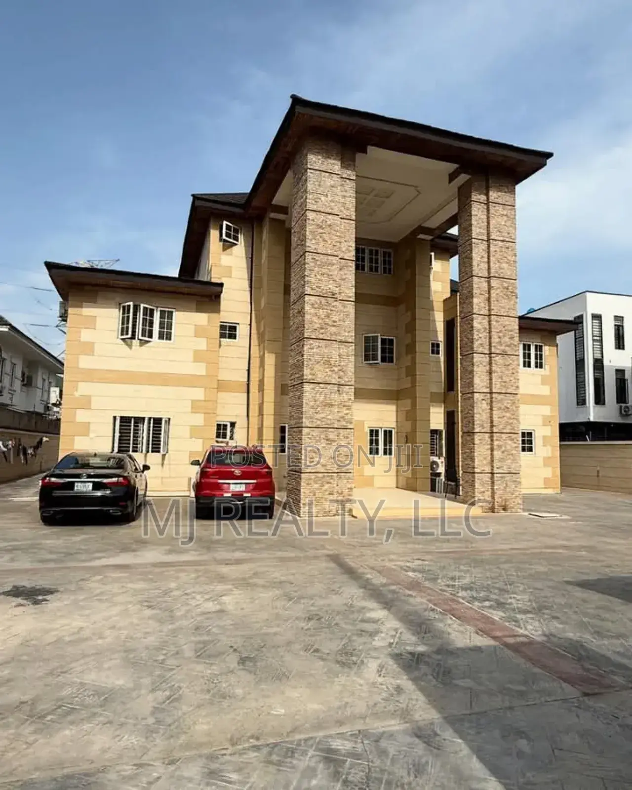Fully Furnished 16 Rooms Guest House at Oniru, Vi
