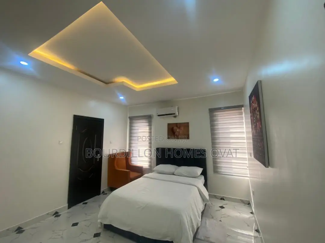Furnished 1bdrm Apartment in Lekki Phase 1 for sale