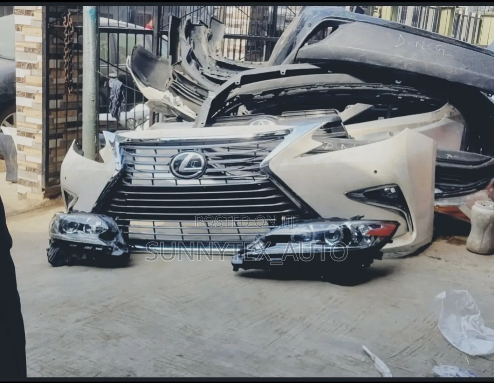 Front Bumper and Full Light Es350 2017-2018