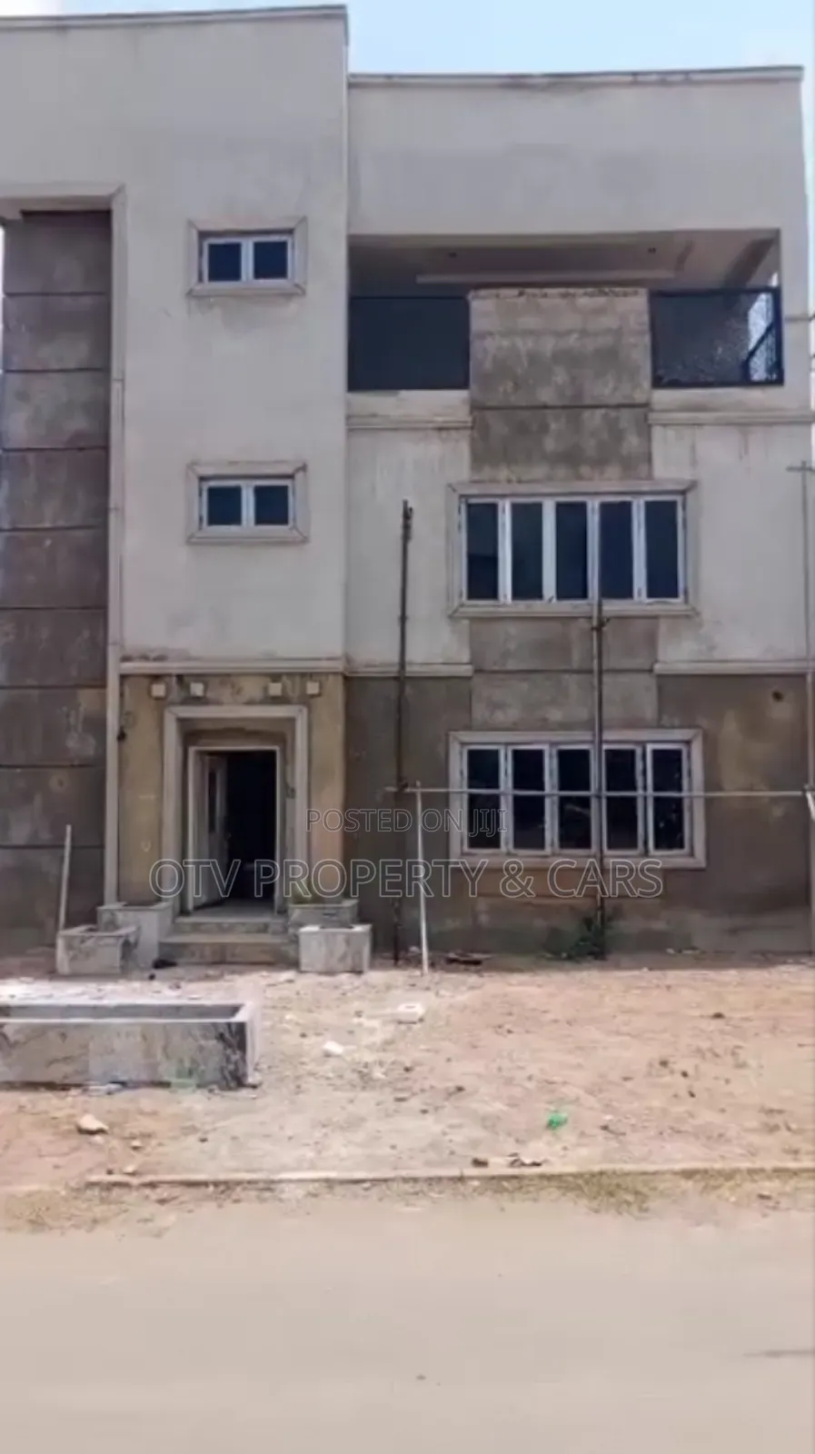 Furnished 5bdrm Duplex in Apo District for sale