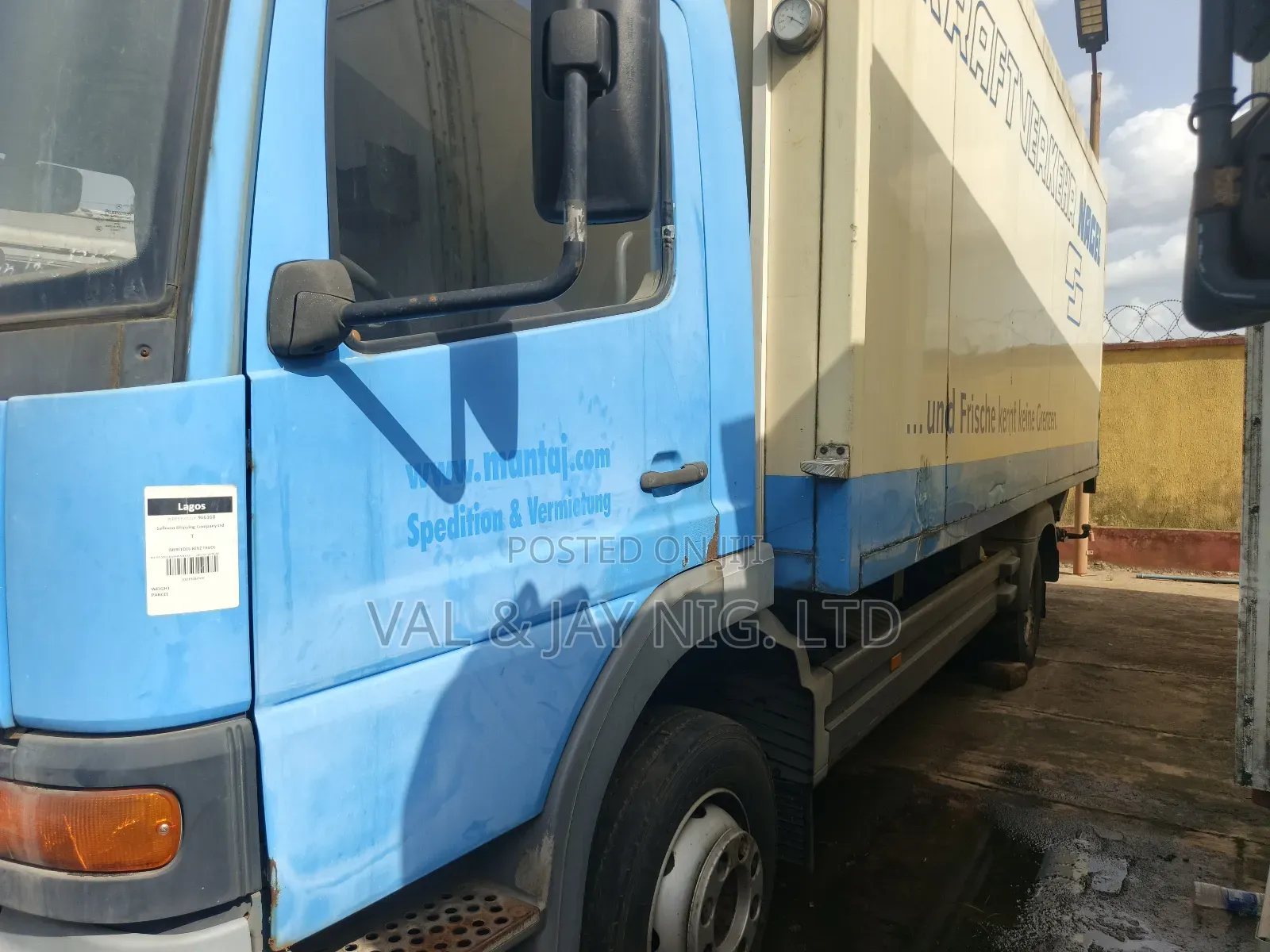Mercedes Benz Cooling Van / Truck -'Foreign Use - 6 Tyres