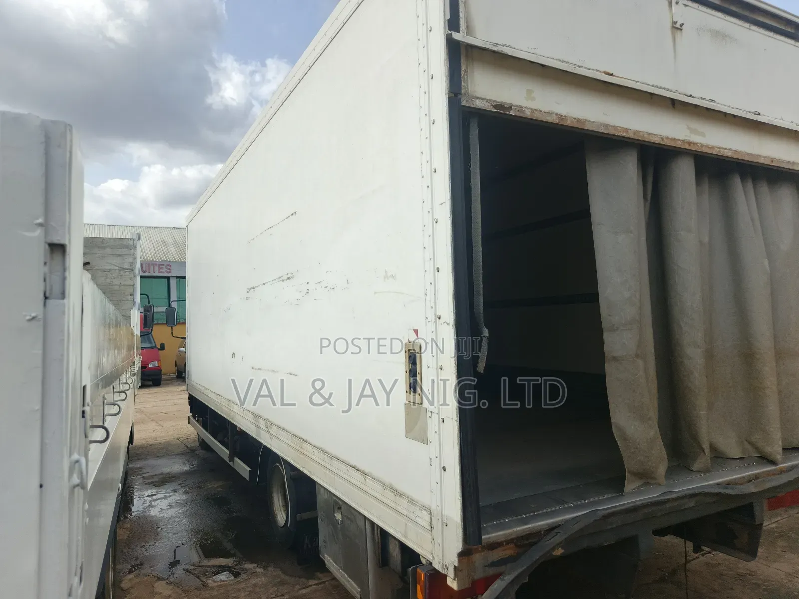 Mercedes Benz 817 Cooling Truck - Foreign Use