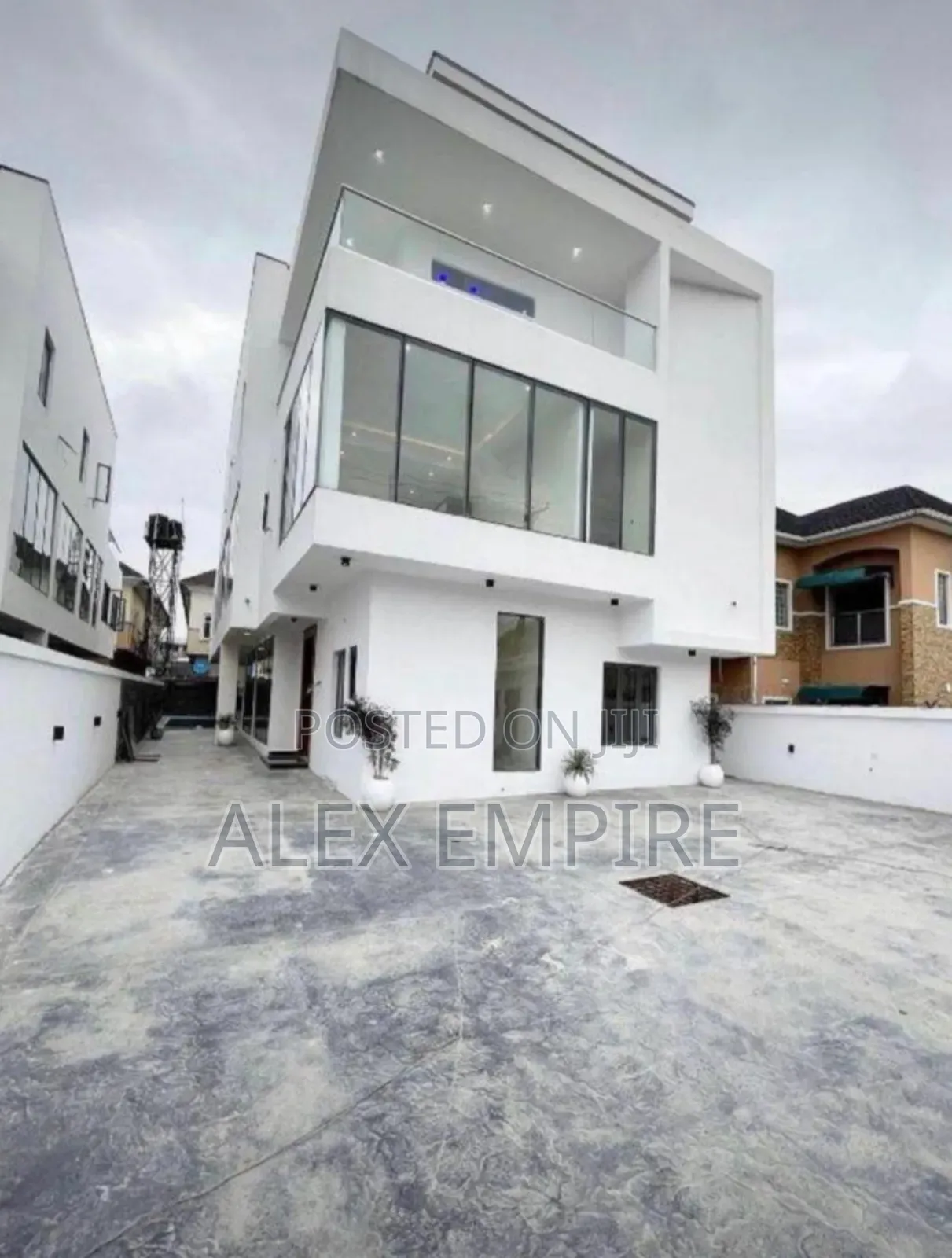 5bdrm Duplex in Lekki Phase 1 for sale