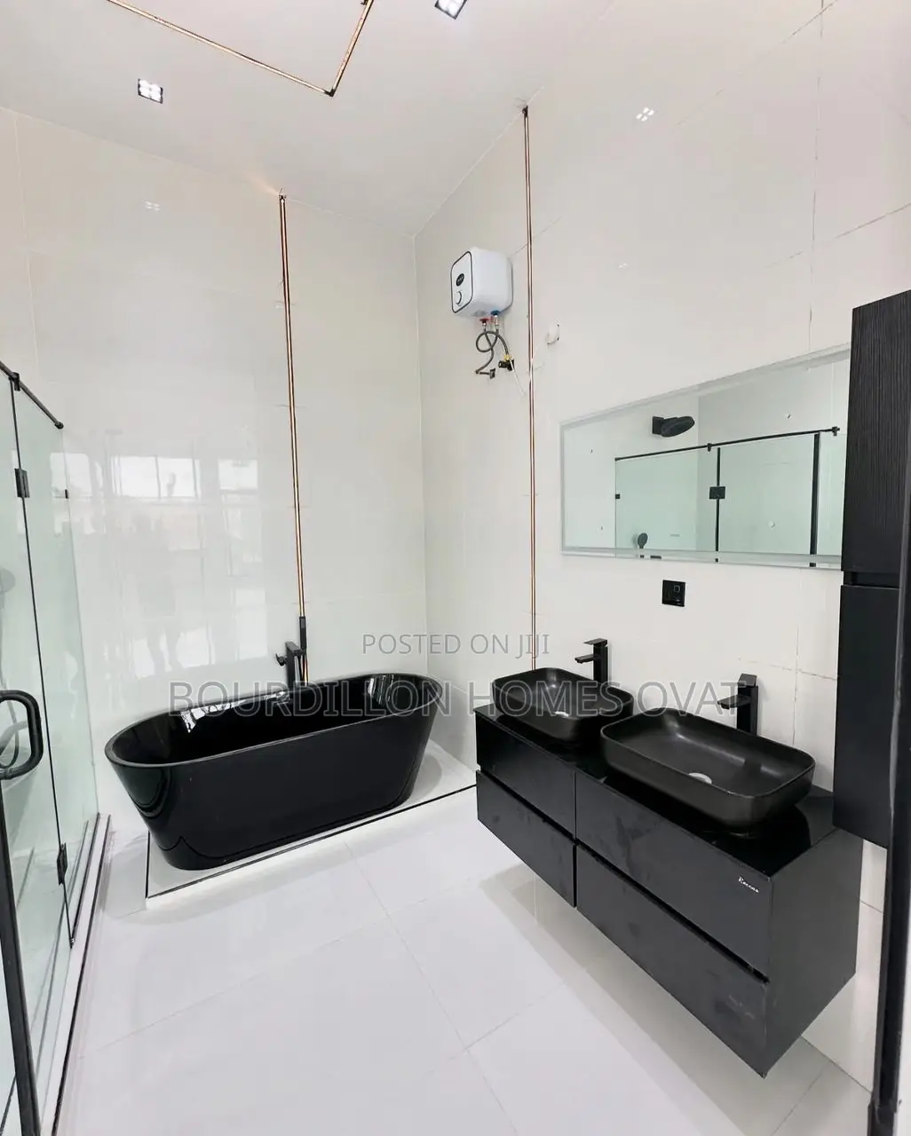5bdrm Duplex in Chevron for sale