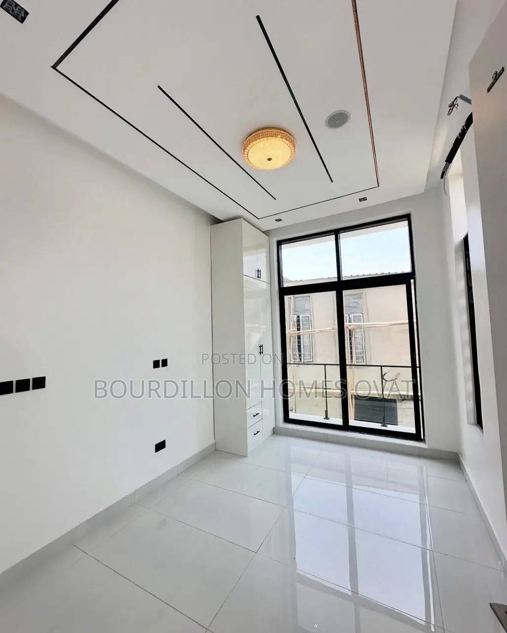 5bdrm Duplex in Chevron for sale