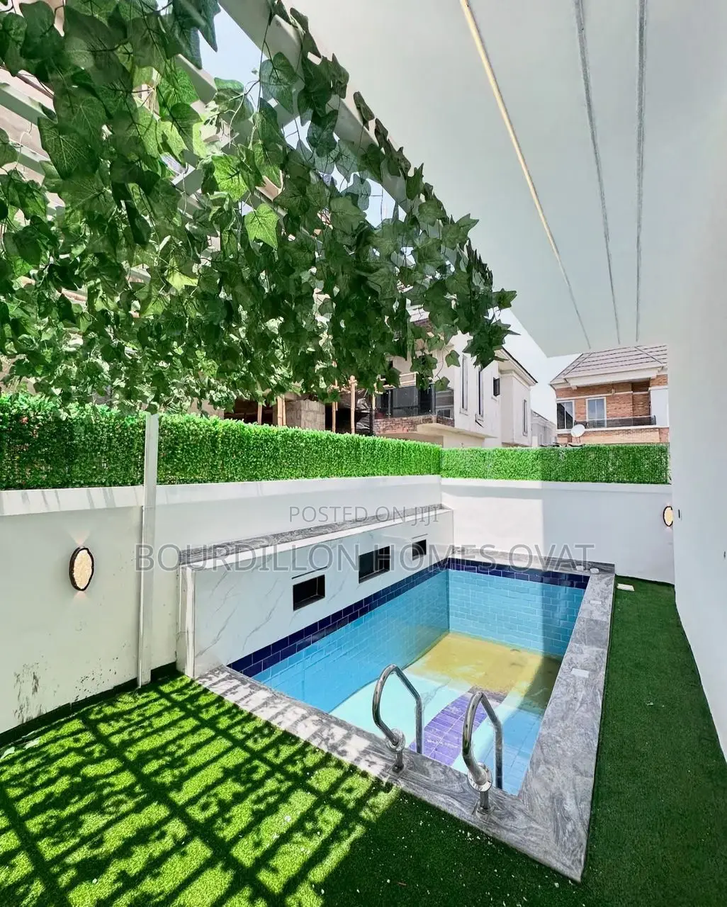 5bdrm Duplex in Chevron for sale