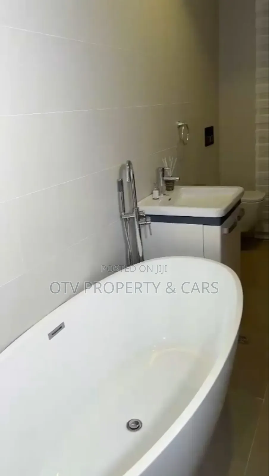 Furnished 4bdrm Duplex in Apo District for sale