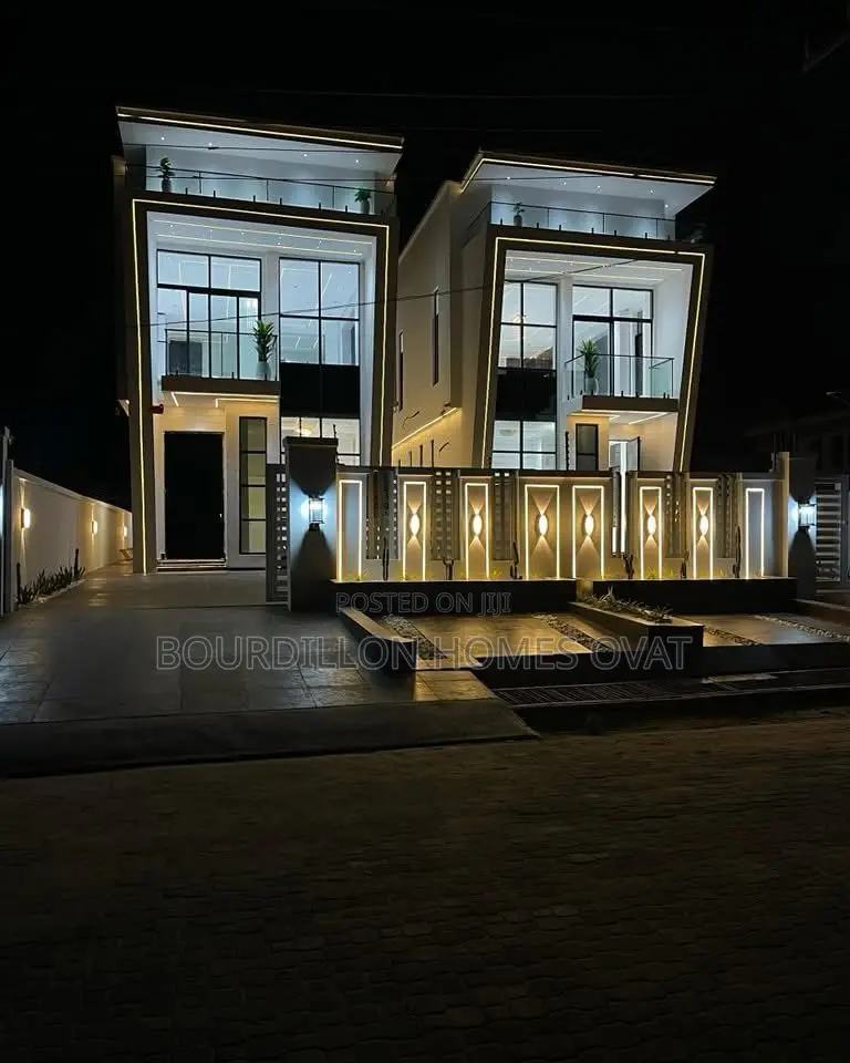5bdrm Duplex in Chevron for sale