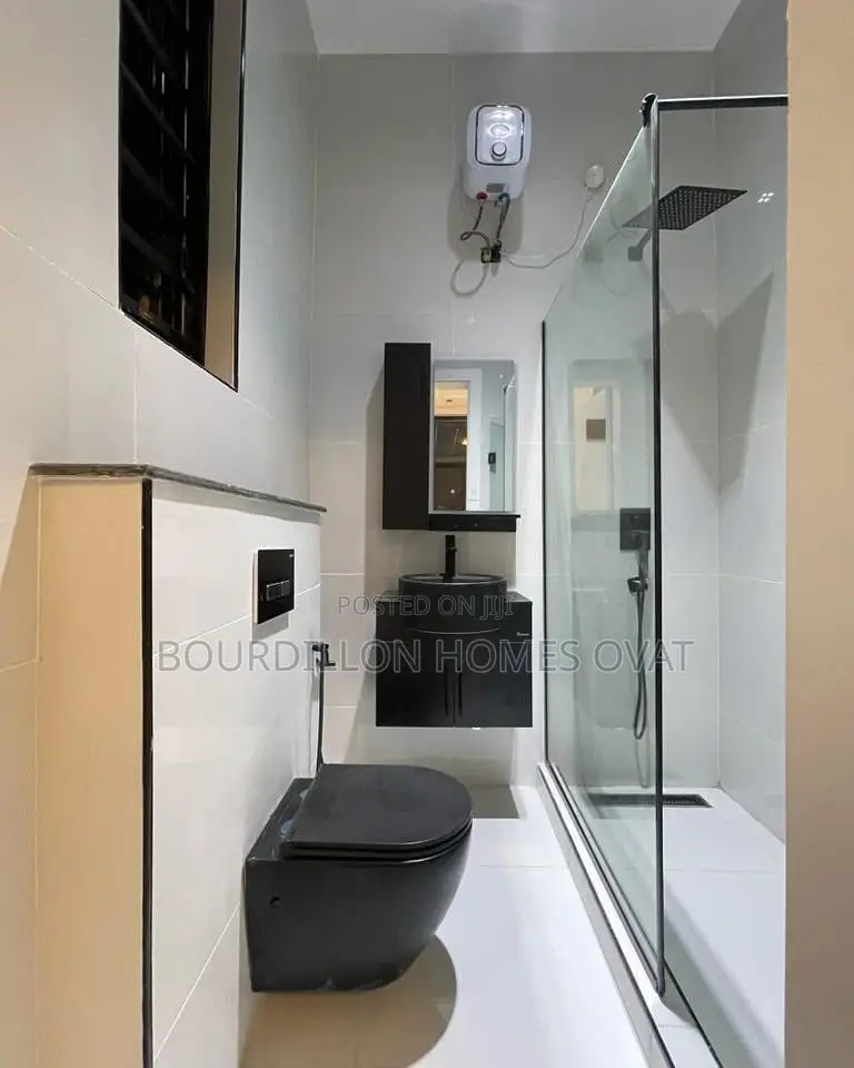 5bdrm Duplex in Chevron for sale