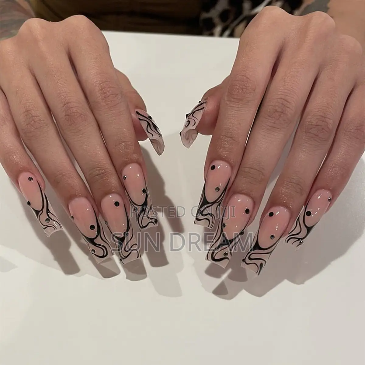 Trending Press On Nails Nair Art