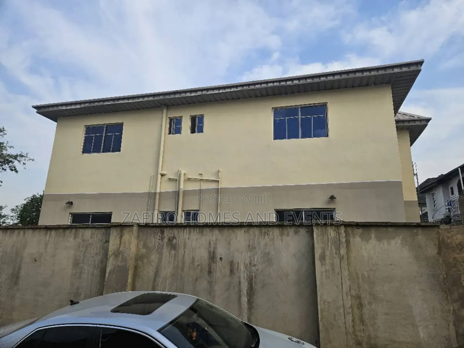 12bdrm Apartment in Akuru, Elebu Off, Ibadan for sale