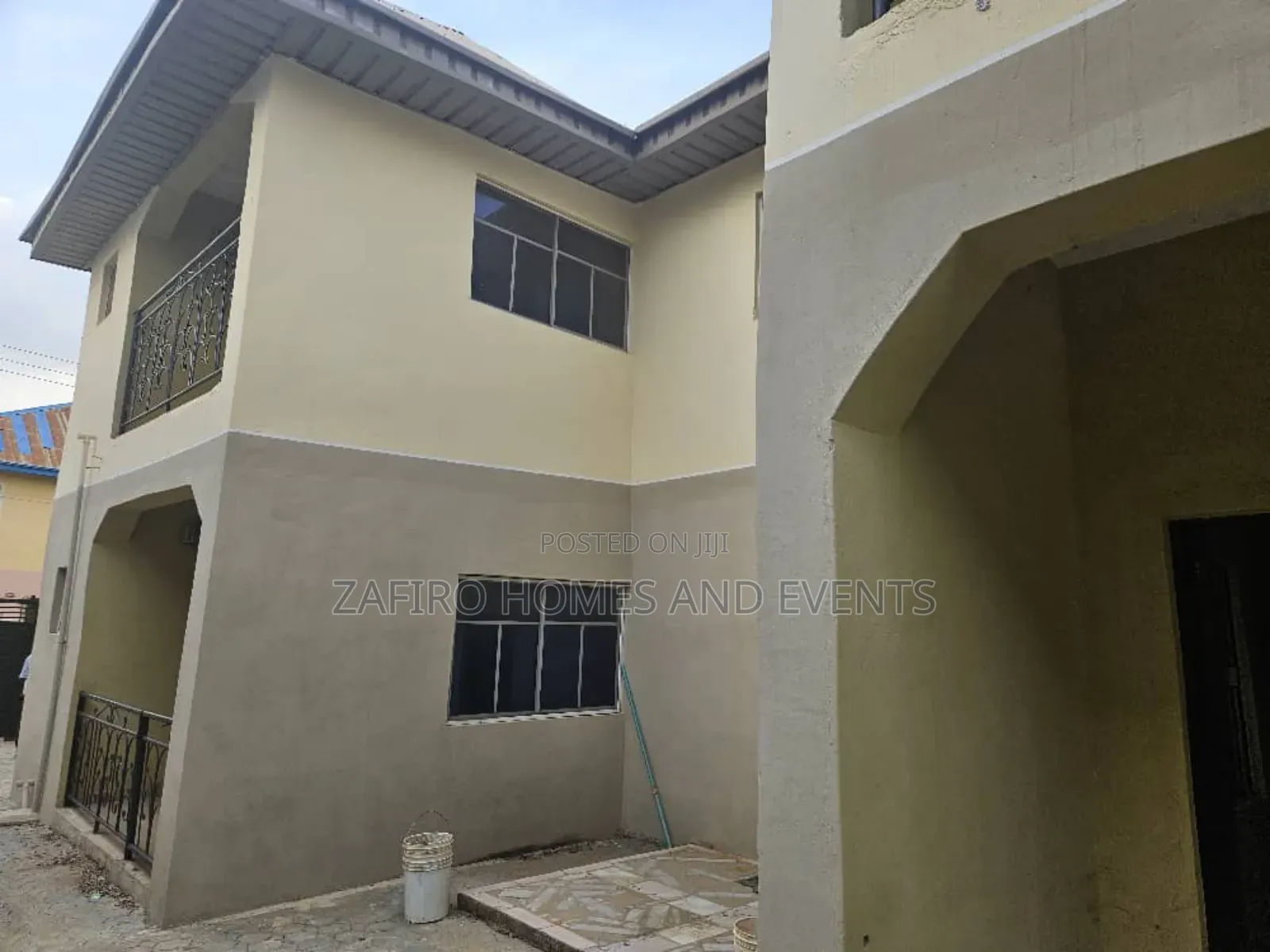 12bdrm Apartment in Akuru, Elebu Off, Ibadan for sale