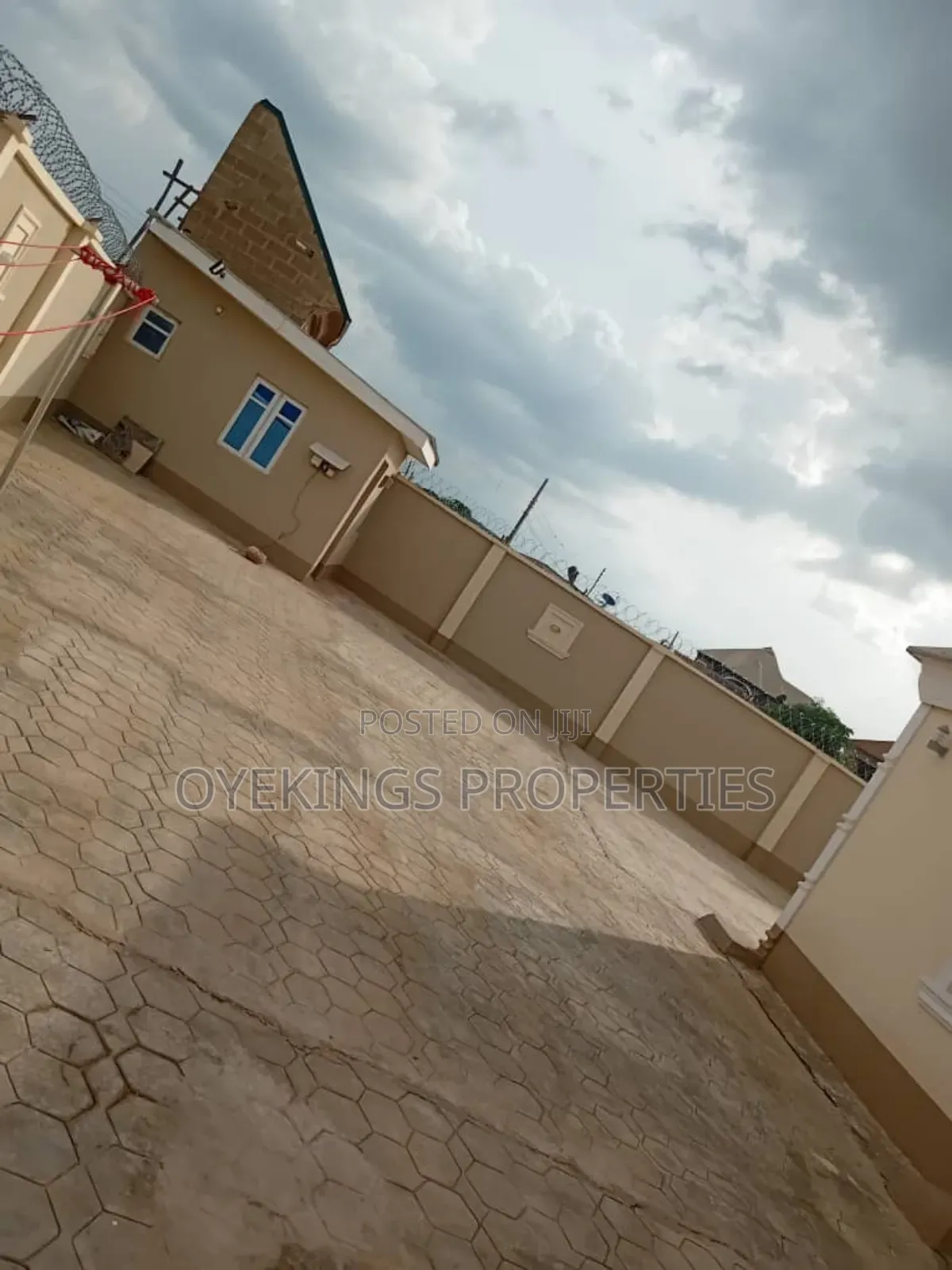 12bdrm Block of Flats in Mogana, Akala Express for sale