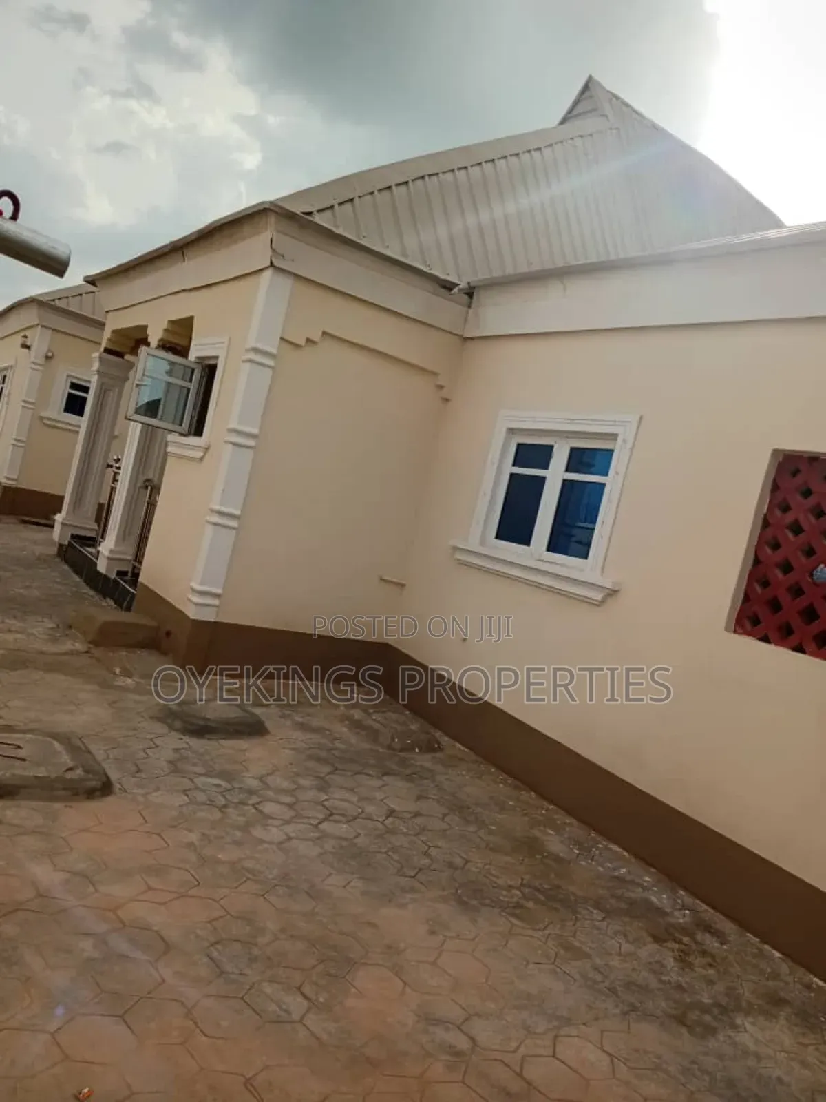 12bdrm Block of Flats in Mogana, Akala Express for sale