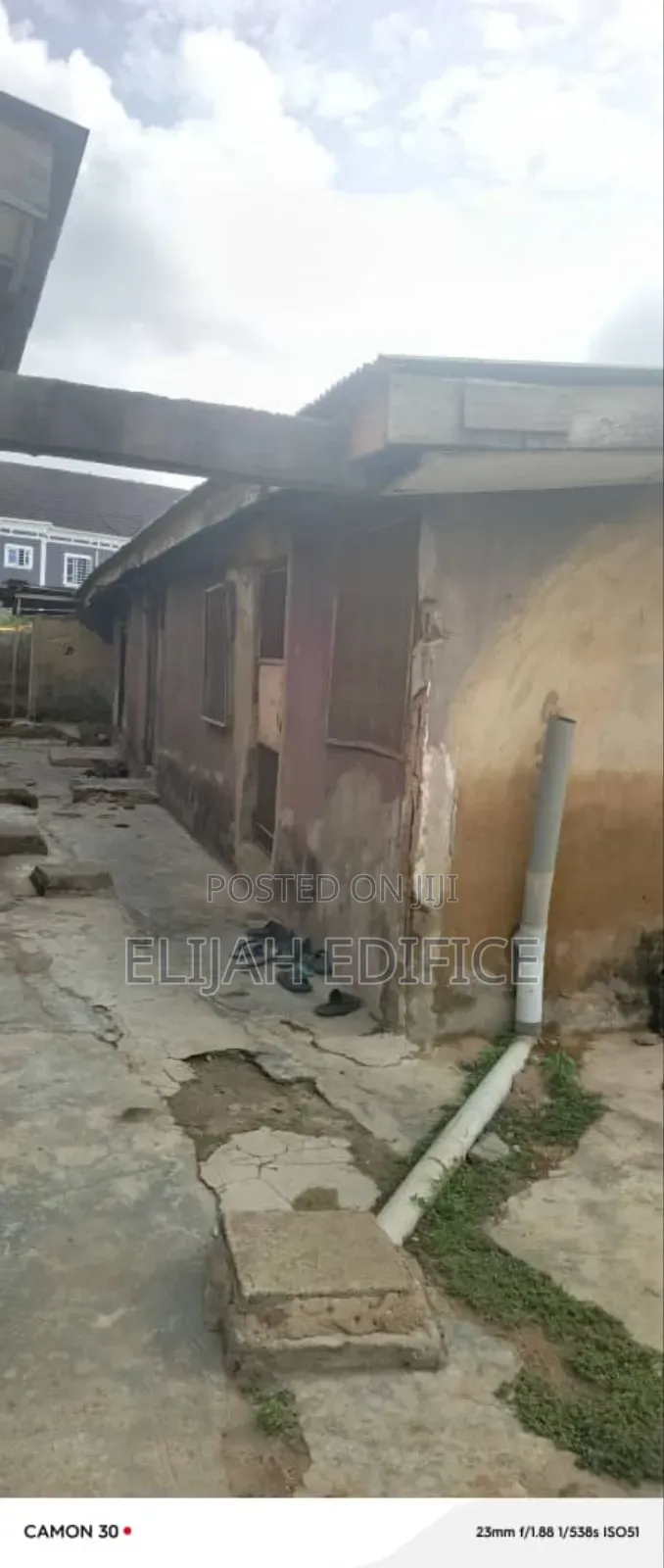 15bdrm Block of Flats in Ajegunle Alakuko for sale