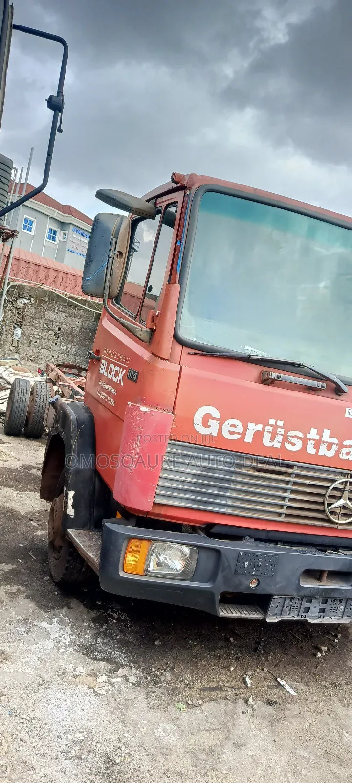 814 Benz Cap and Chassis