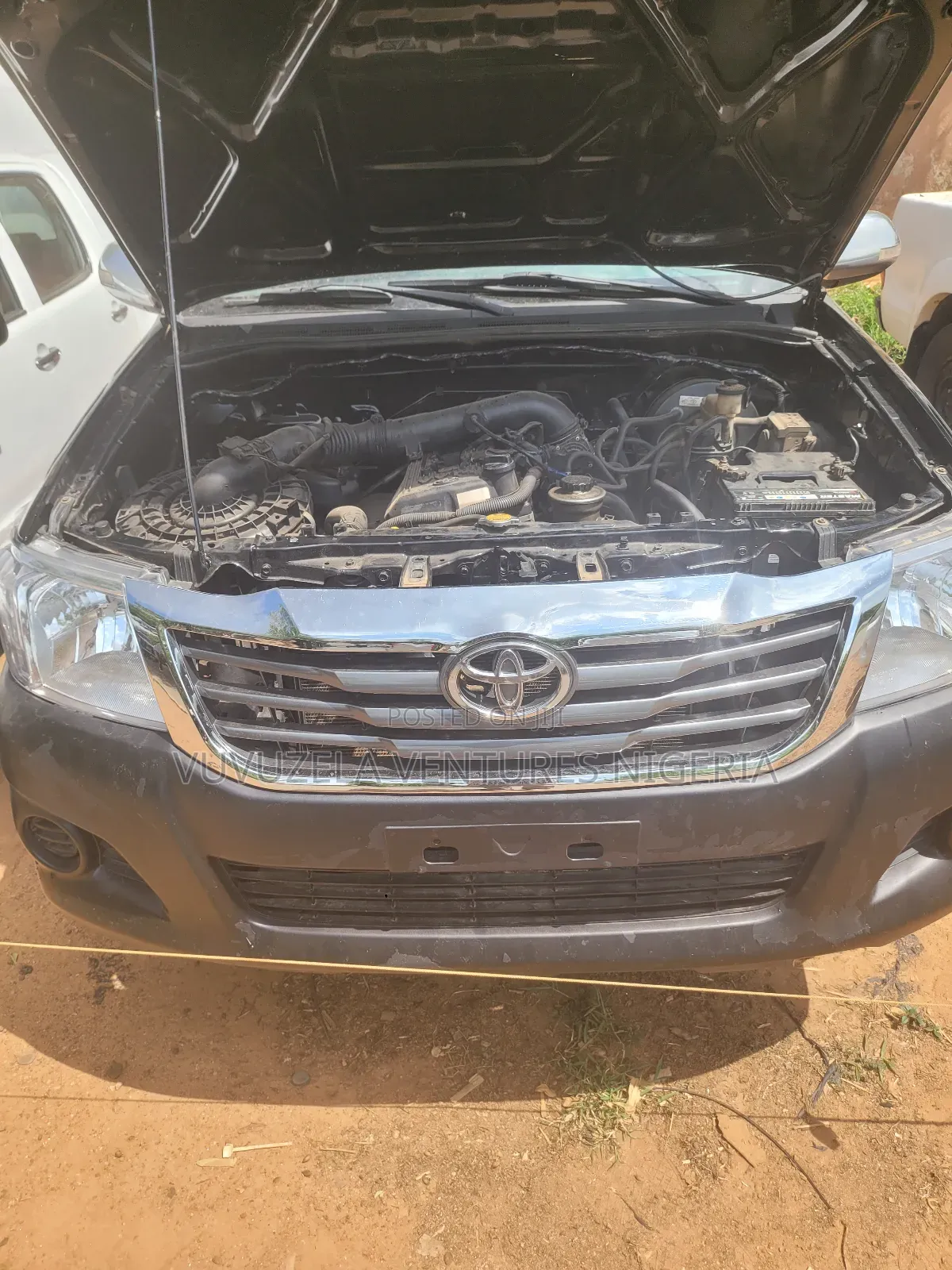 Toyota Hilux SR 4x4 2014 Black