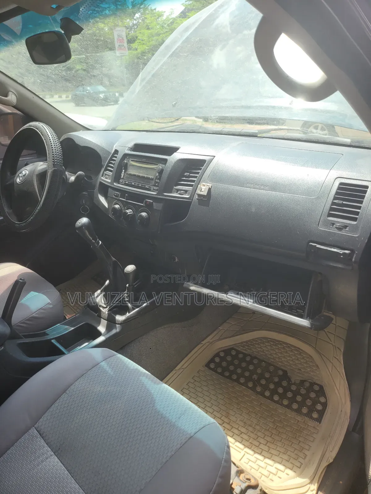 Toyota Hilux SR 4x4 2014 Black