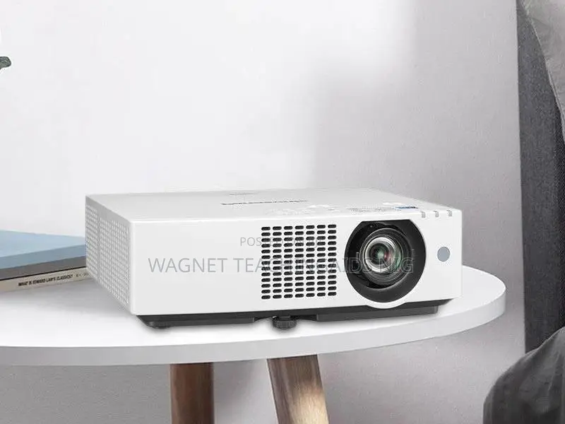 Panasonic Pt-vmz71, 7000 Lumens Projector