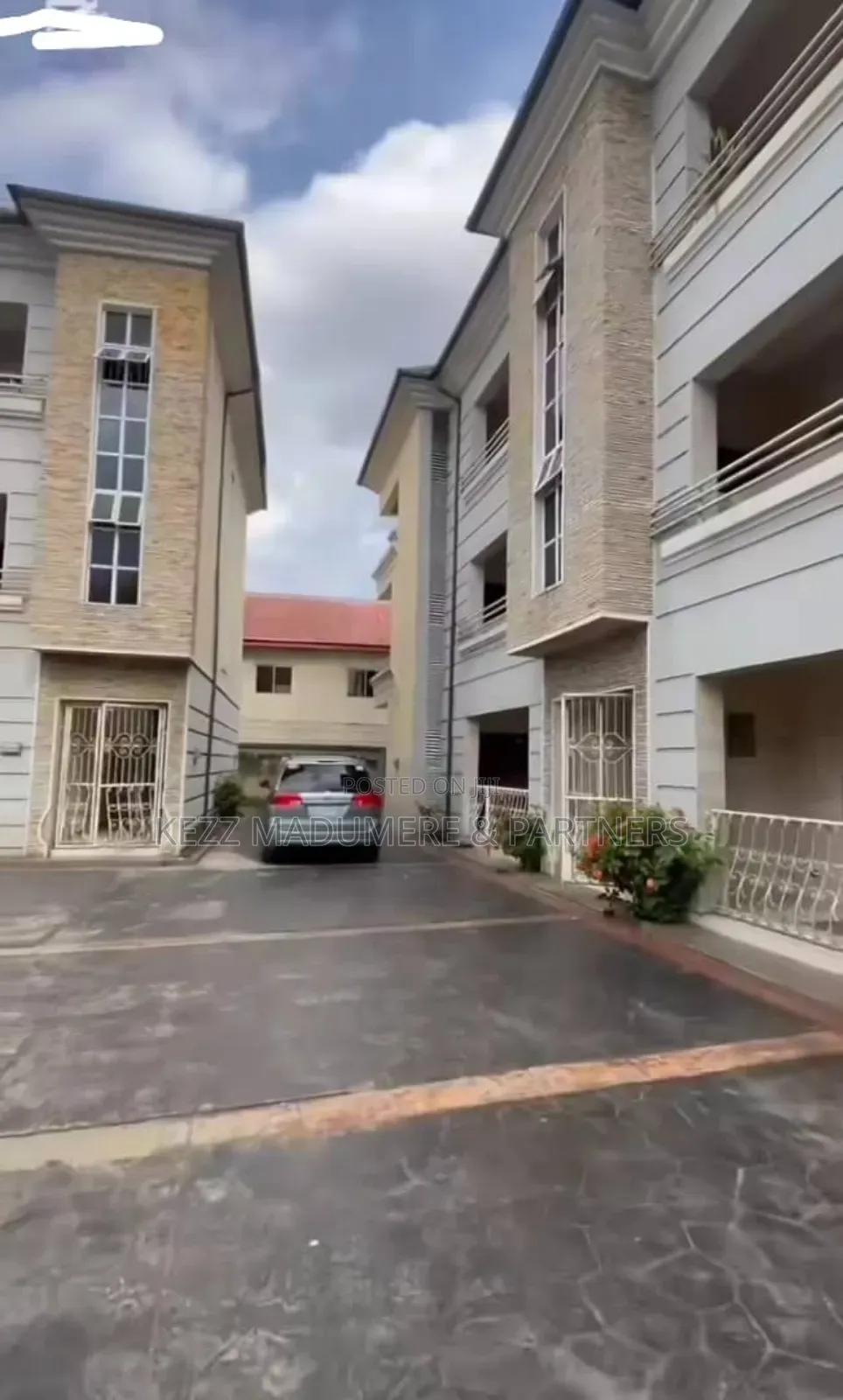 9bdrm Block of Flats in Ada George Port for sale