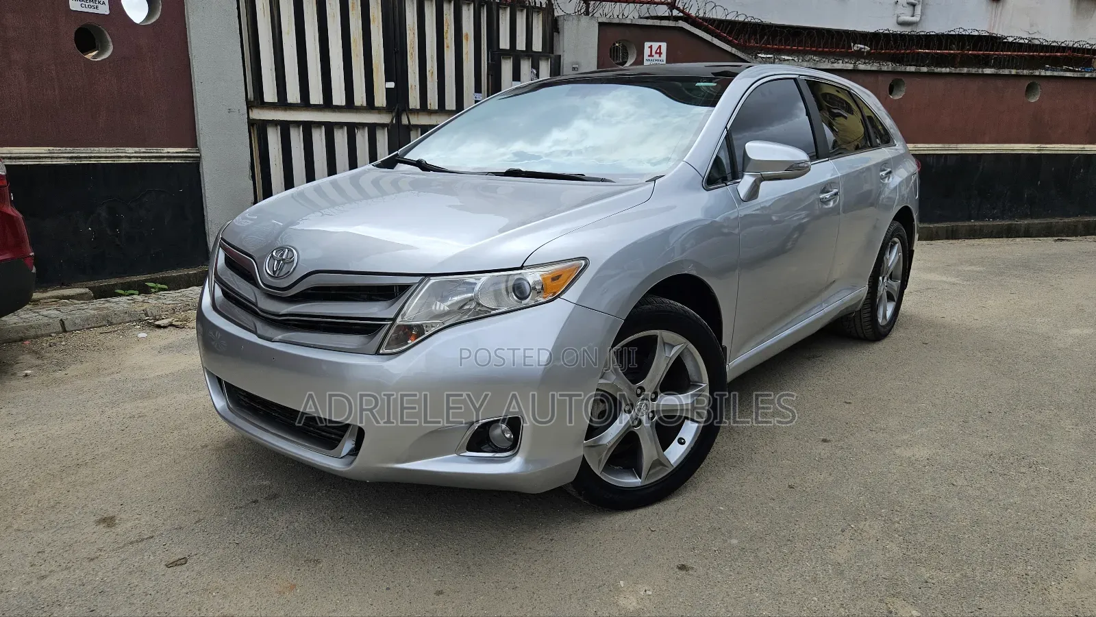 Toyota Venza XLE 4dr Wagon AWD (3.5L 6cyl 6A) 2014 Silver