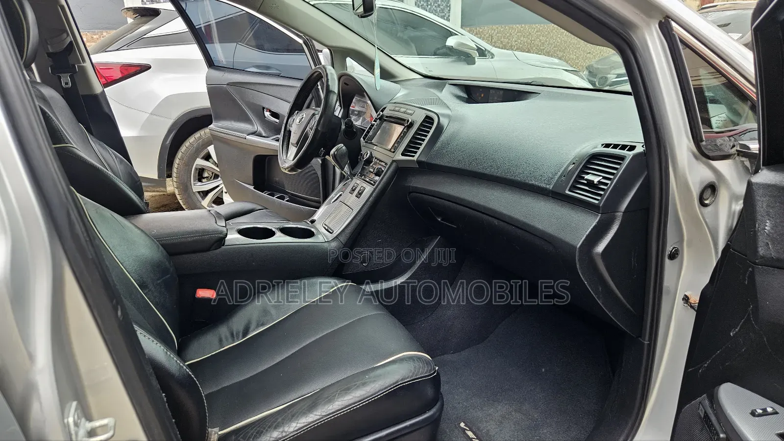 Toyota Venza XLE 4dr Wagon AWD (3.5L 6cyl 6A) 2014 Silver