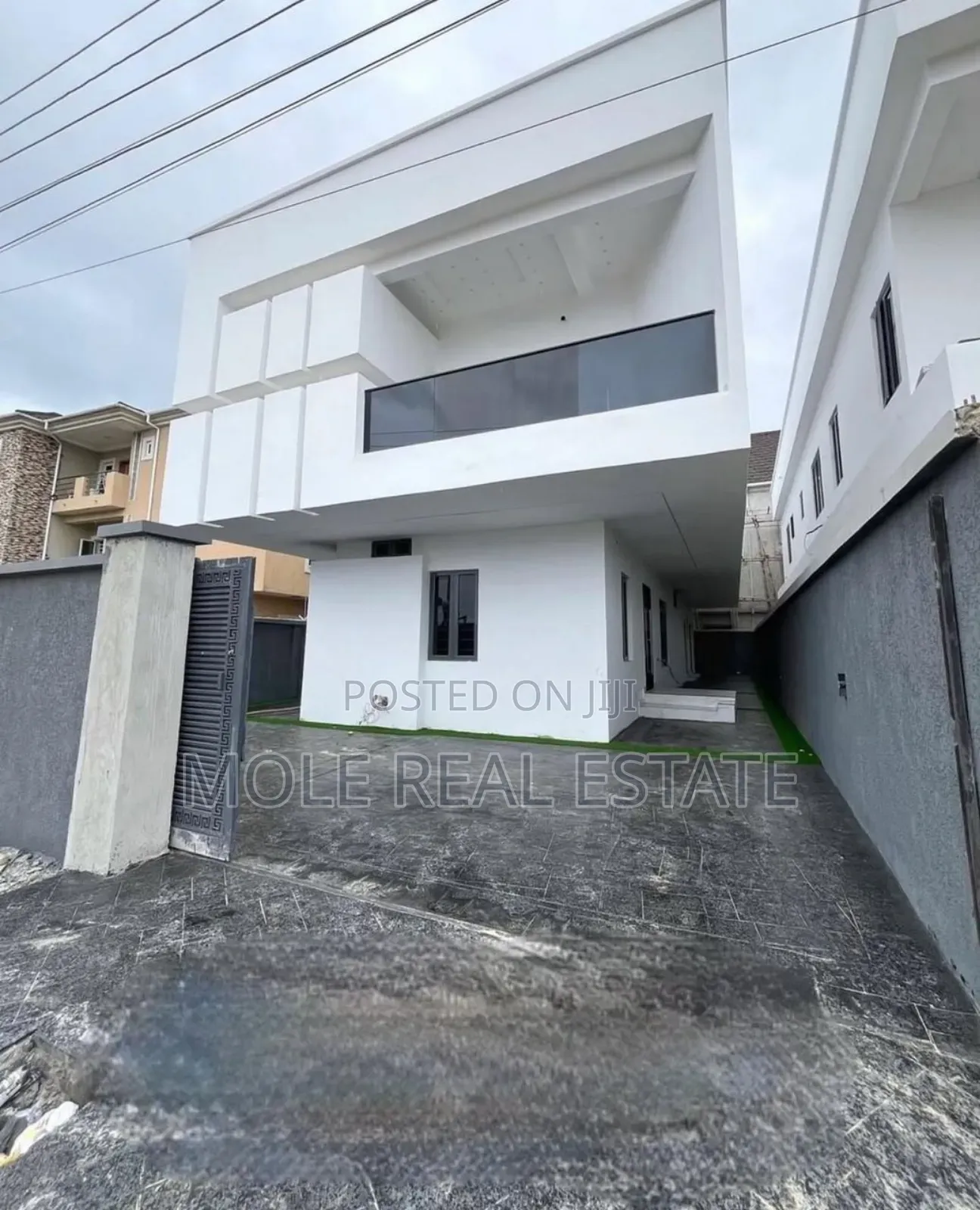 Furnished 5bdrm Duplex in Leki, Ologolo for sale