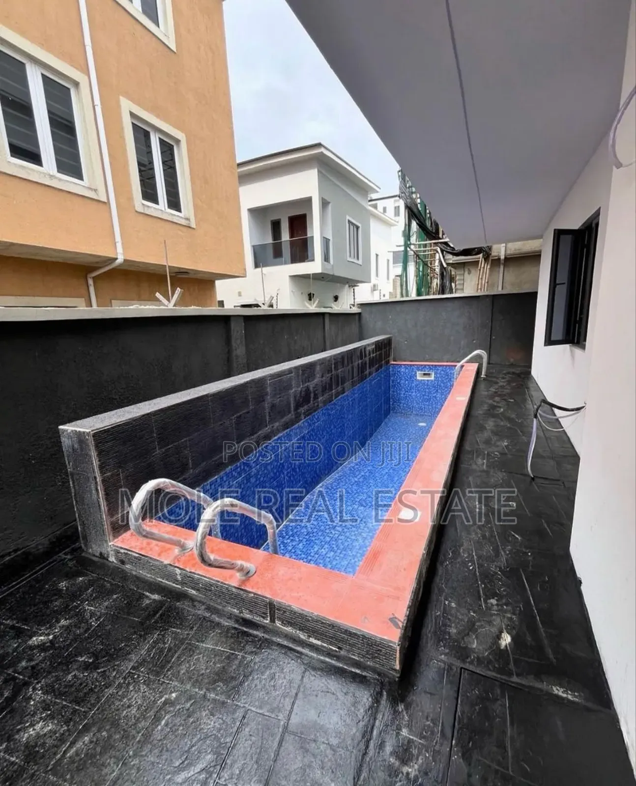 Furnished 5bdrm Duplex in Leki, Ologolo for sale