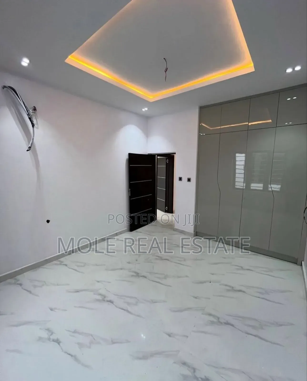 Furnished 5bdrm Duplex in Leki, Ologolo for sale