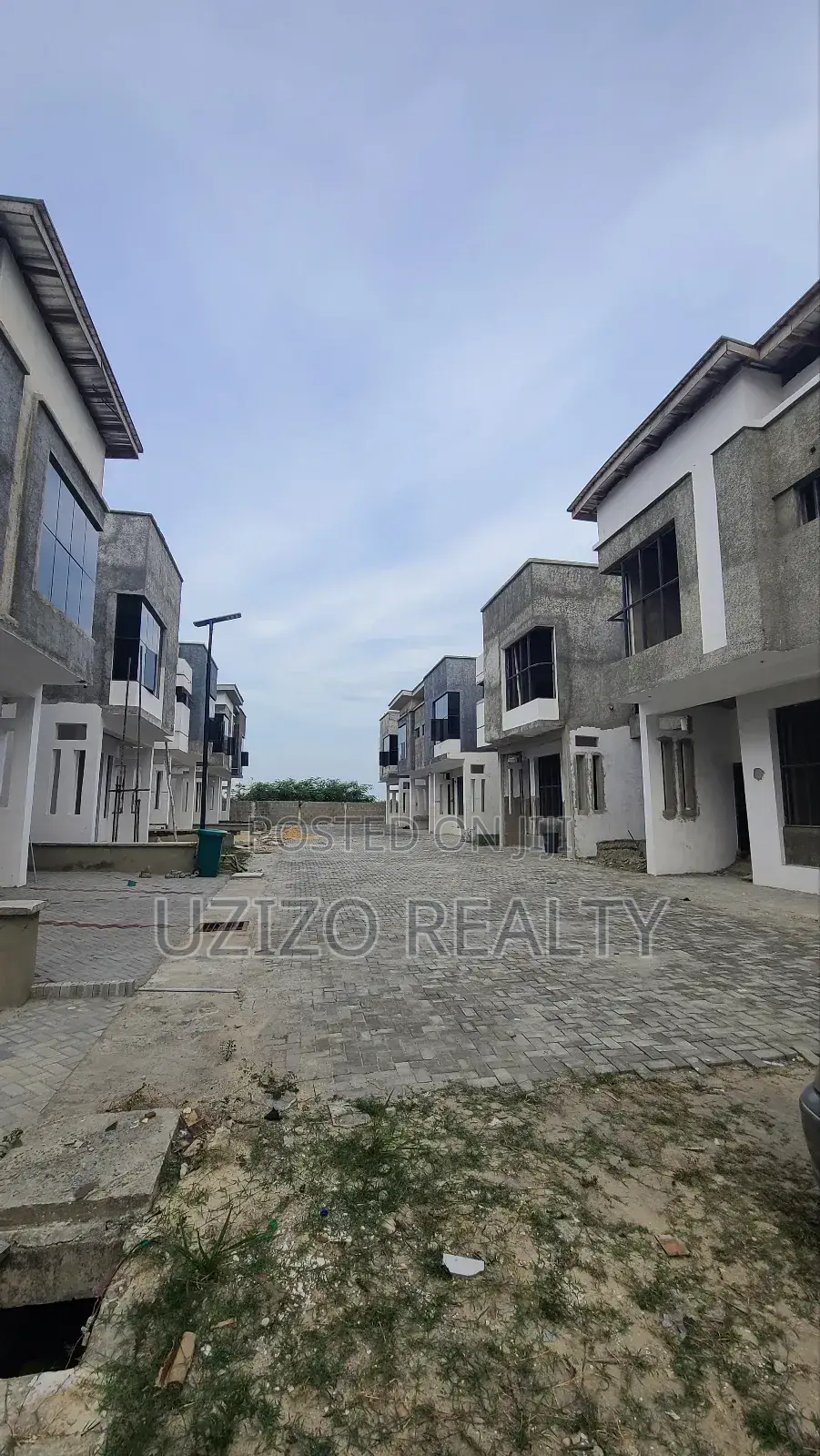 3bdrm Townhouse/Terrace in Abijo Gra for Sale
