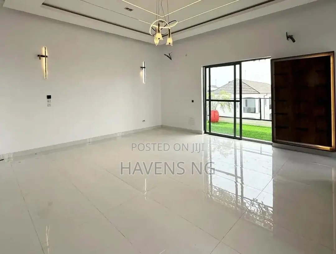4bdrm Duplex in Ikota for sale