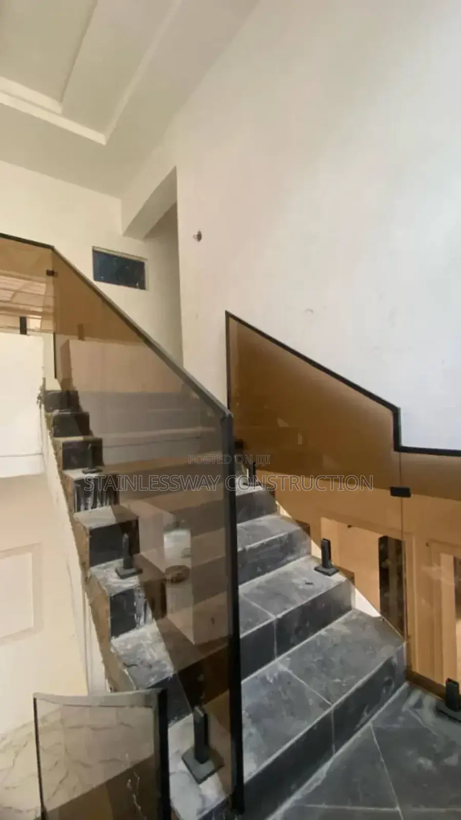 19. *Glassinnovate Handrails