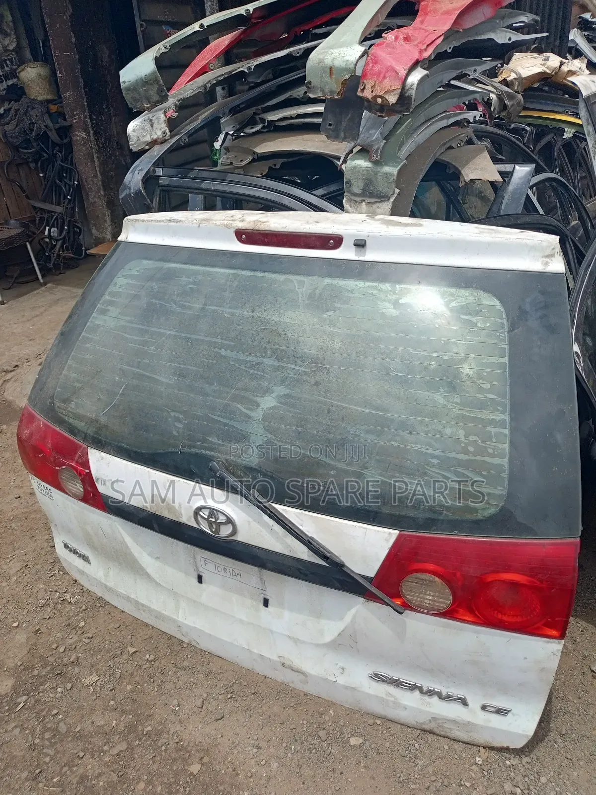 Toyota Sienna 06 Complete Booth Neat One