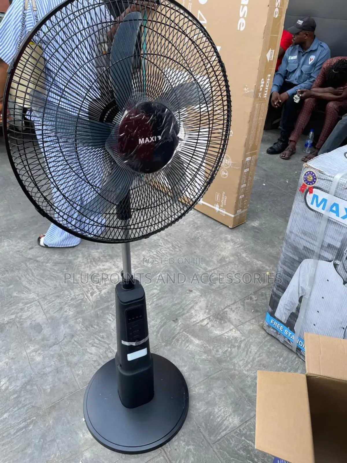 Maxi Rechargeable Fan 18" - New