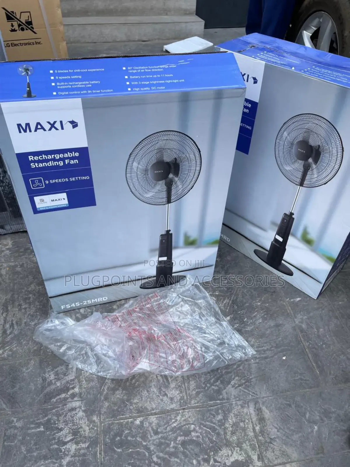 Maxi Rechargeable Fan 18" - New