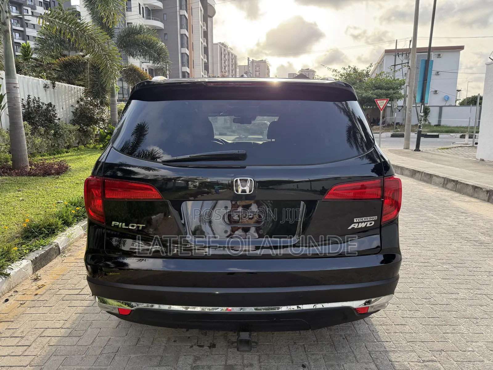 Honda Pilot Touring 4dr SUV 4WD (3.5L 6cyl 9A) 2016 Black