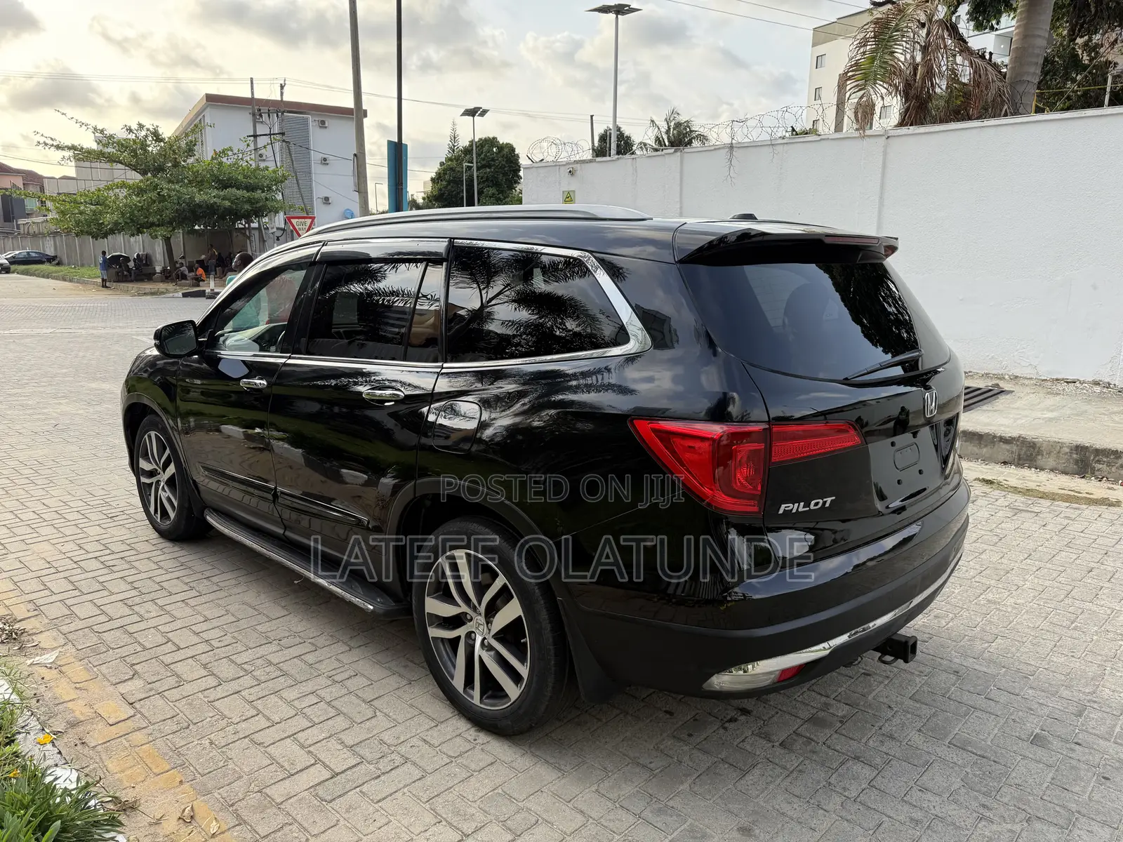 Honda Pilot Touring 4dr SUV 4WD (3.5L 6cyl 9A) 2016 Black