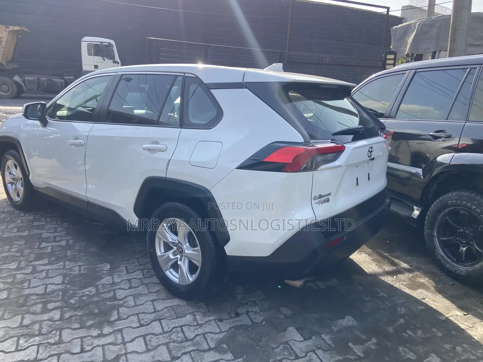 Toyota RAV4 XLE Premium 2021 White