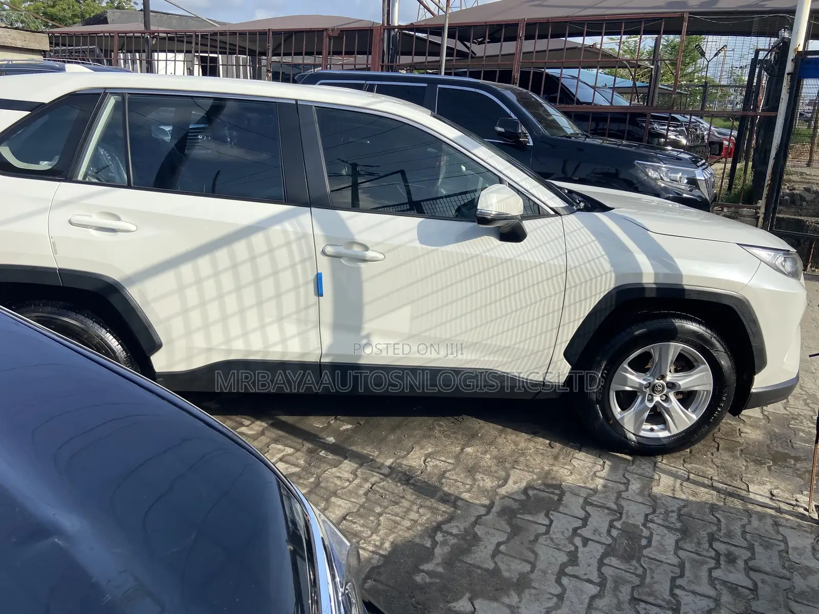 Toyota RAV4 XLE Premium 2021 White
