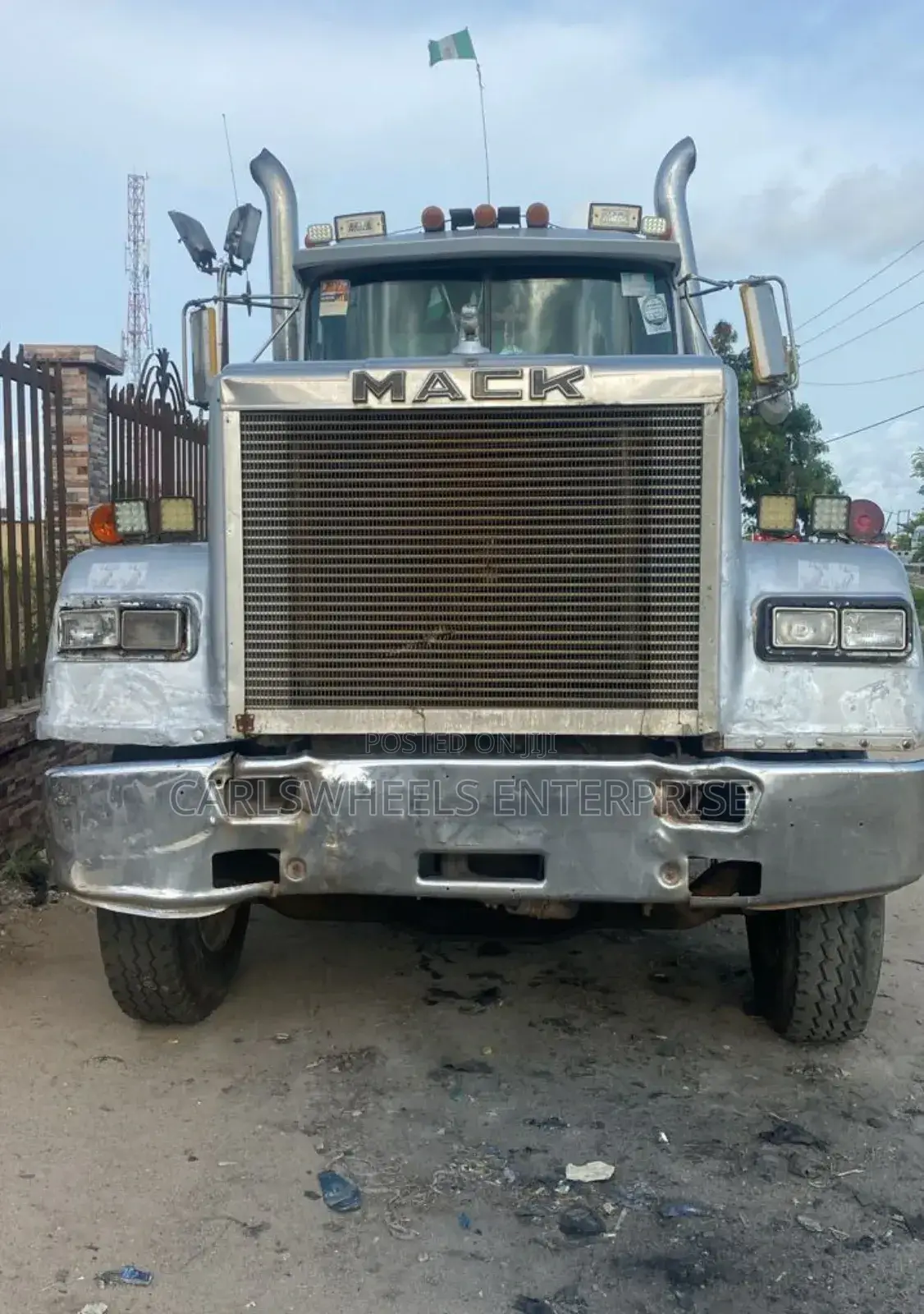 60tons Low-Bed With Mack Trailer Head for Sale