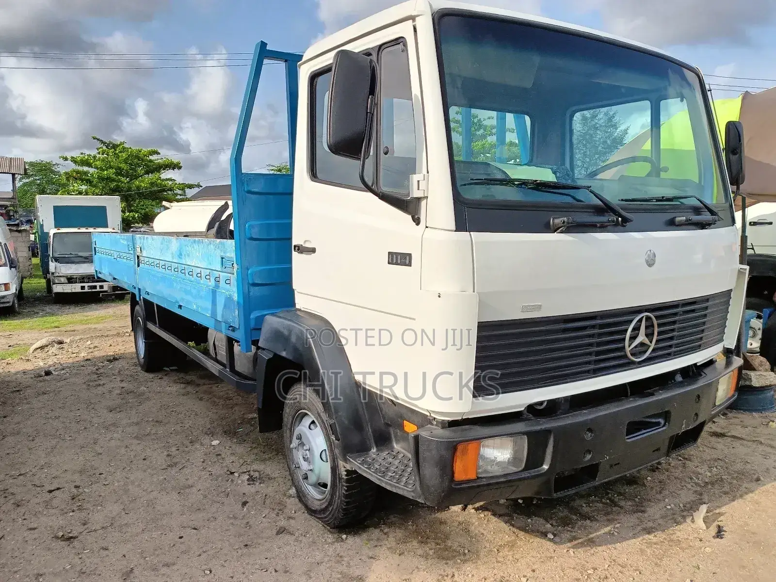 Mercedes Benz German Truck 6 Cylinder Engine 20 Feet Long