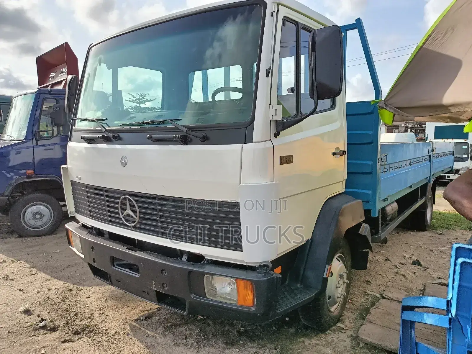Mercedes Benz German Truck 6 Cylinder Engine 20 Feet Long