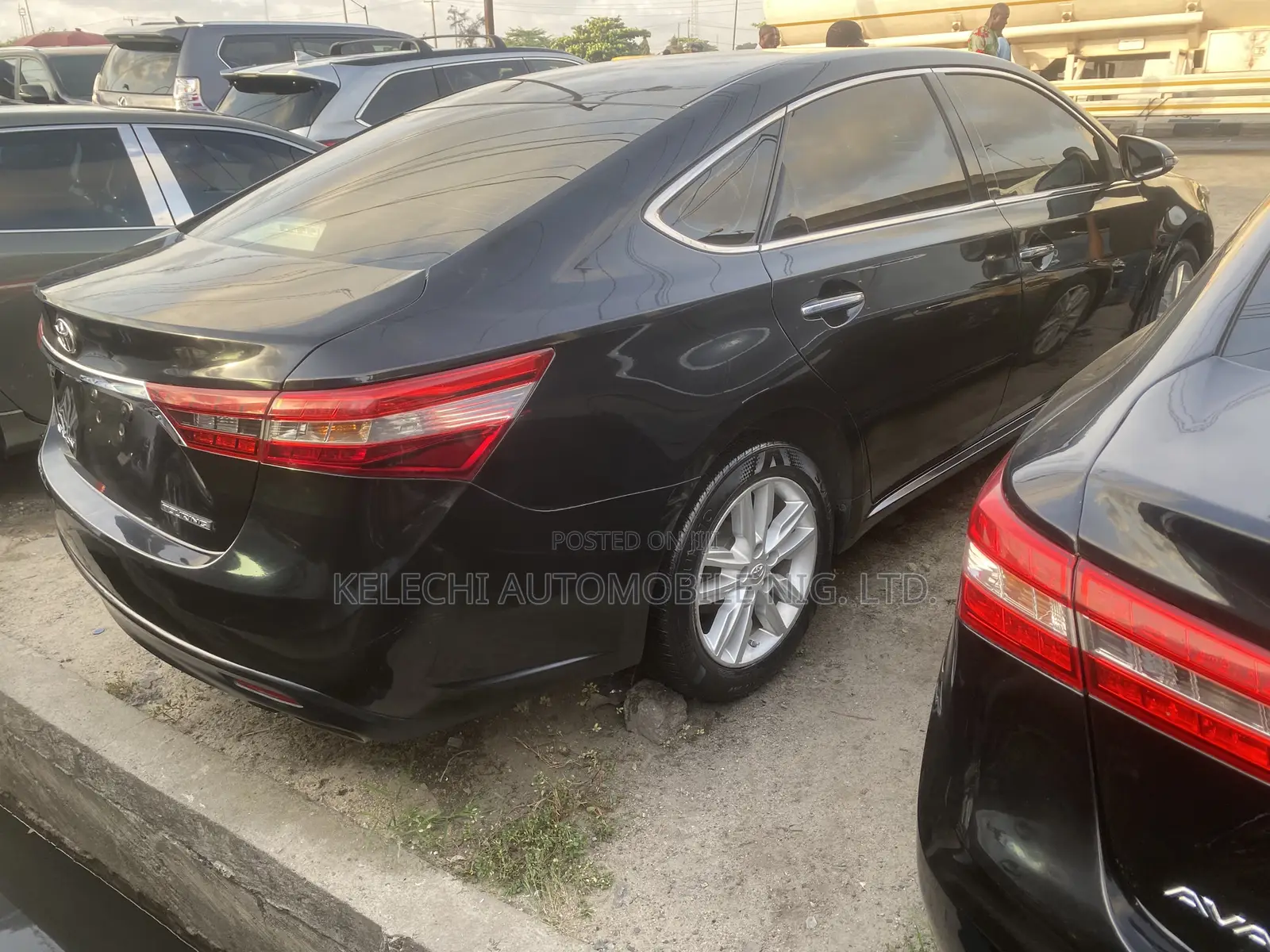Toyota Avalon XLE Sedar FWD (3.5L 6cyl 6A) 2013 Black