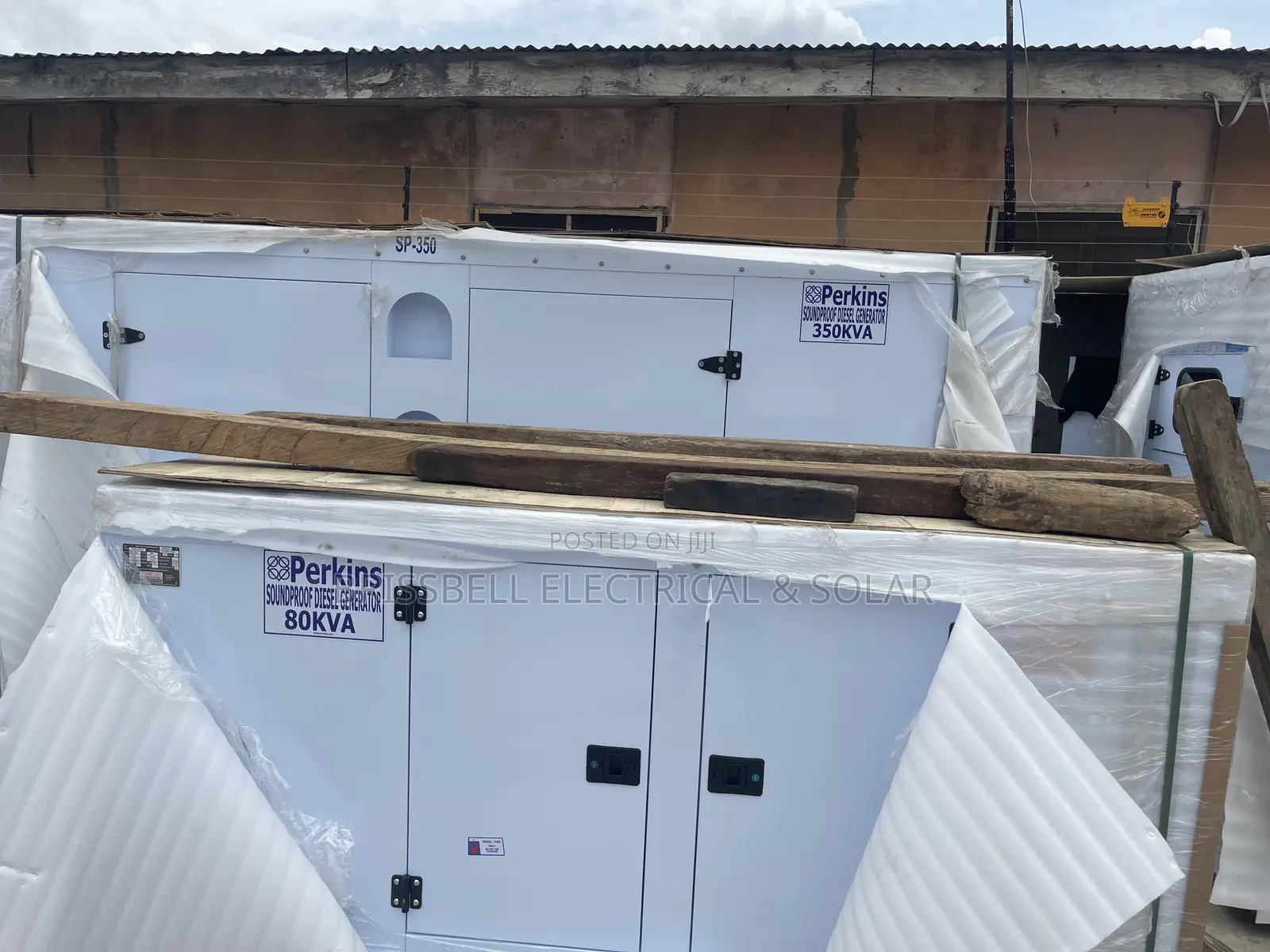 Heavy-duty England Perkins Soundproof Diesel Generator350kva