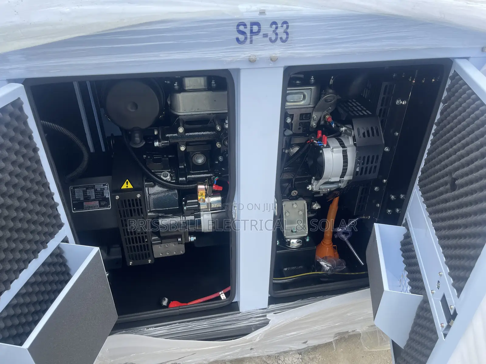 Heavy-duty England Perkins Soundproof Diesel Generator 33kva