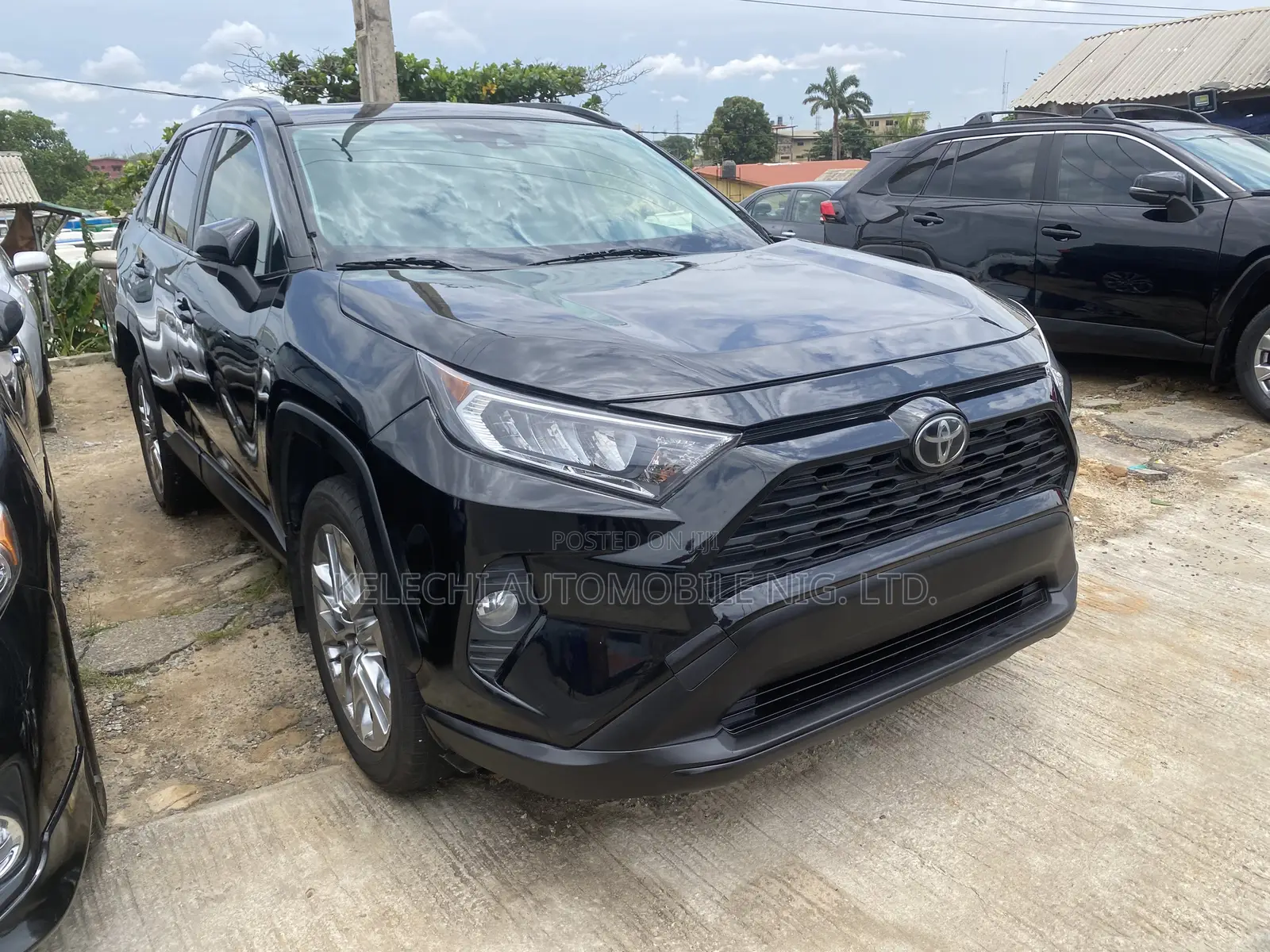 Toyota RAV4 XLE AWD 2020 Black