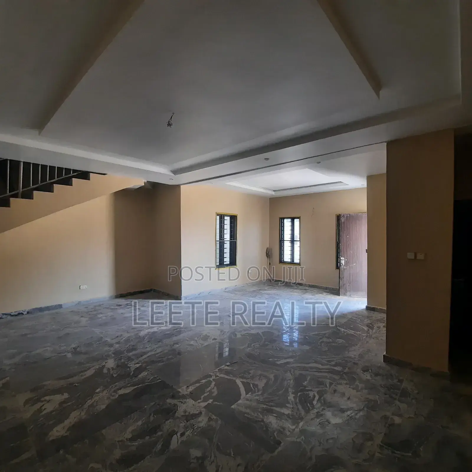 5bdrm Townhouse / Terrace in Mabushi for rent