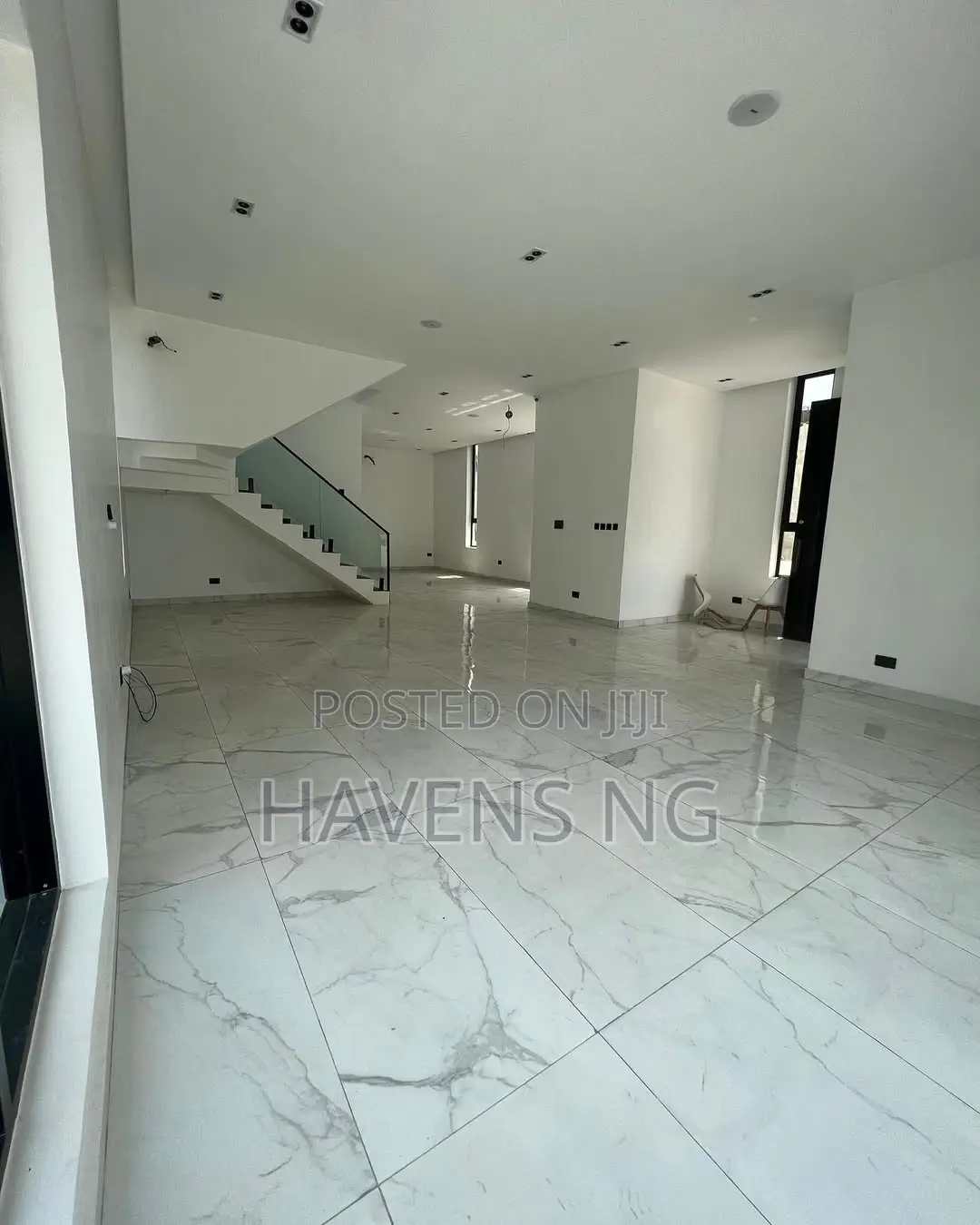 5bdrm Duplex in Ikota for sale